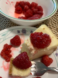 Cheesecake and raspberries